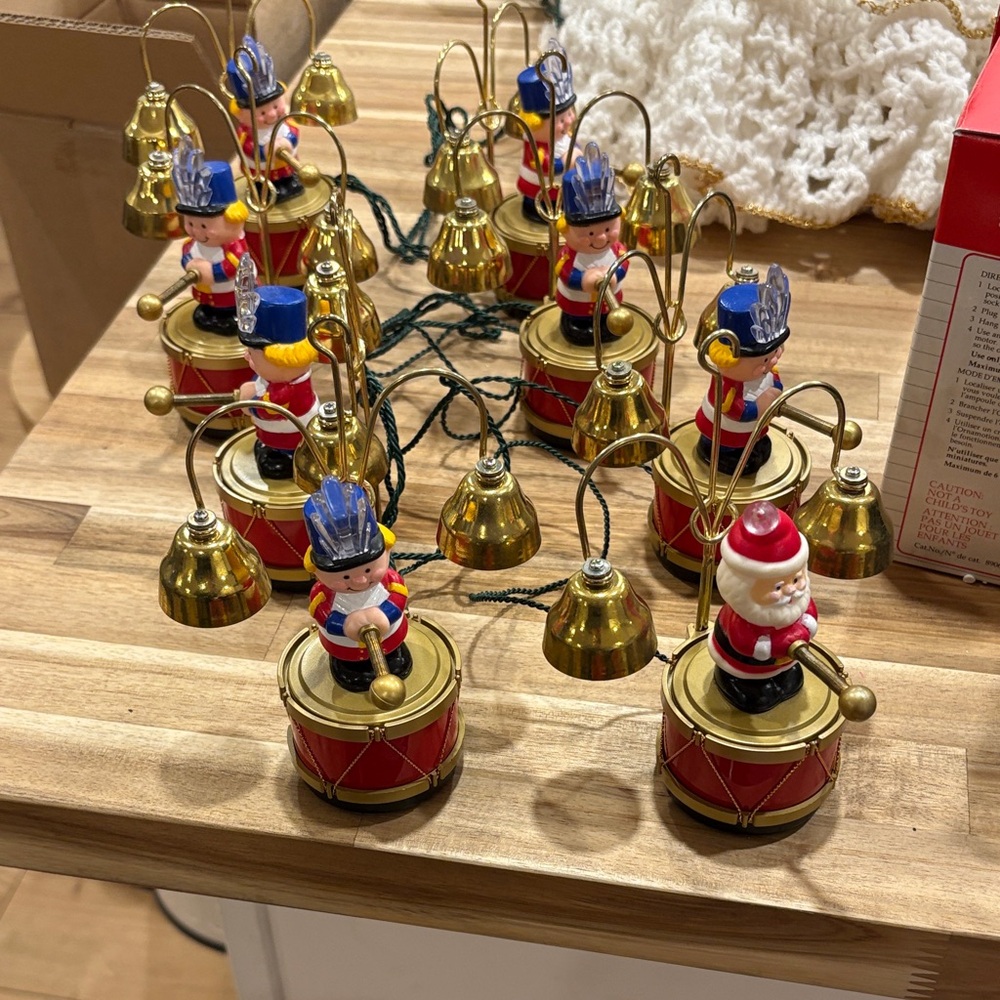 Mr. Christmas Santa’s Marching Band